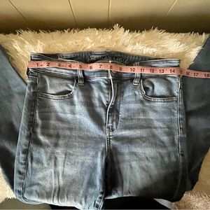 American Eagle | Light Wash Hi Rise Jegging (Next Level Stretch) Size 10 long